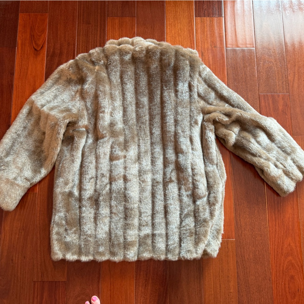 Women’s Large Faux Fur Tan Coat Reversible with Water resistant liner Atelier - Picture 8 of 9